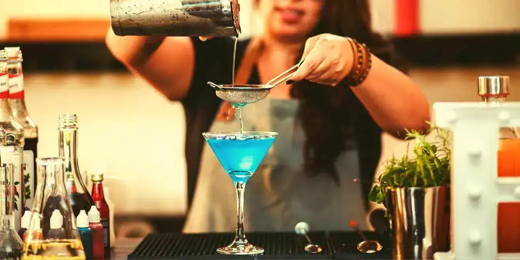 https://bartendertraining.ca/wp-content/uploads/2023/01/mixology-types.jpg?ezimgfmt=ng%3Awebp%2Fngcb1%2Frs%3Adevice%2Frscb1-2