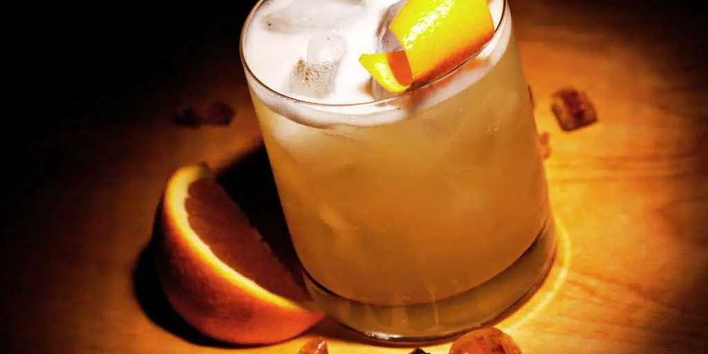 should a whiskey sour be shaken or stirred?